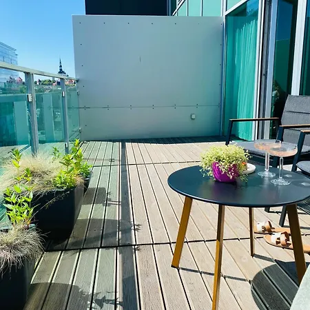 Heart With A Sunny Rooftop Terrace Apartment *