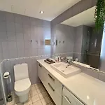 Daire Heart With A Sunny Rooftop Terrace *